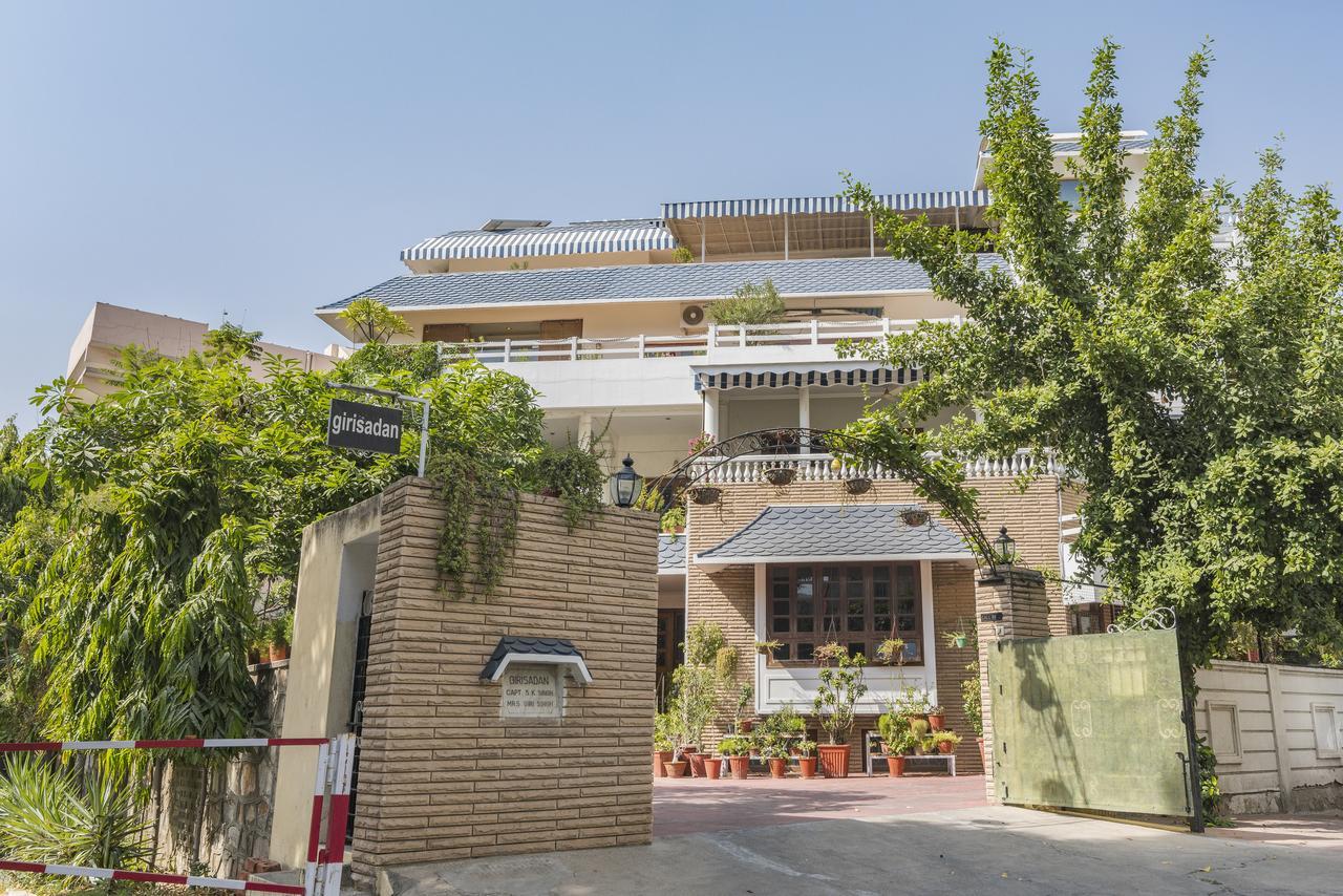 Giri Homestay By Vista Rooms ジャイプール エクステリア 写真
