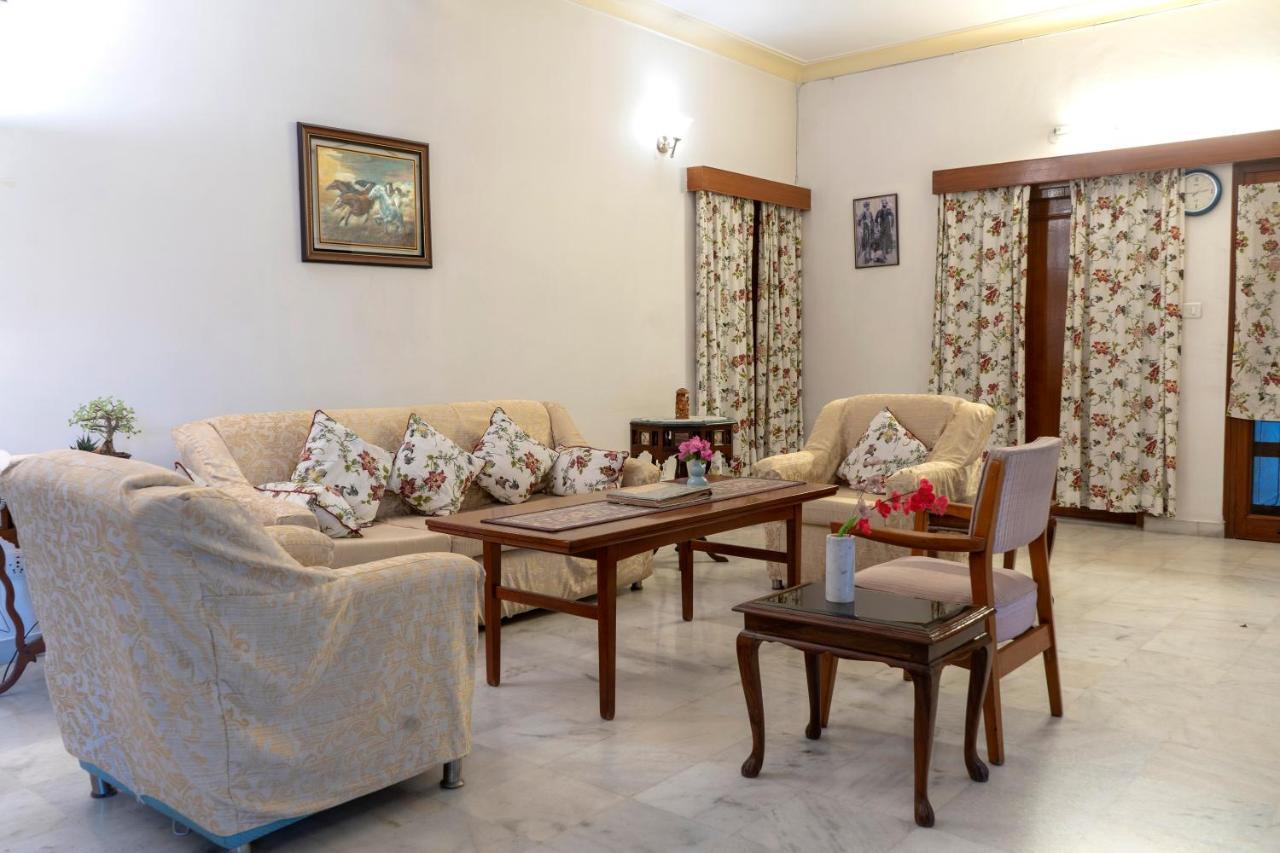 Giri Homestay By Vista Rooms ジャイプール エクステリア 写真