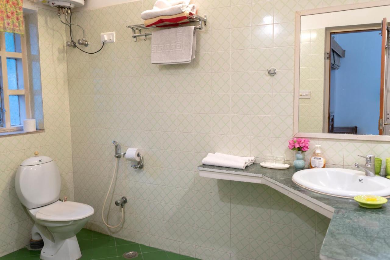 Giri Homestay By Vista Rooms ジャイプール エクステリア 写真