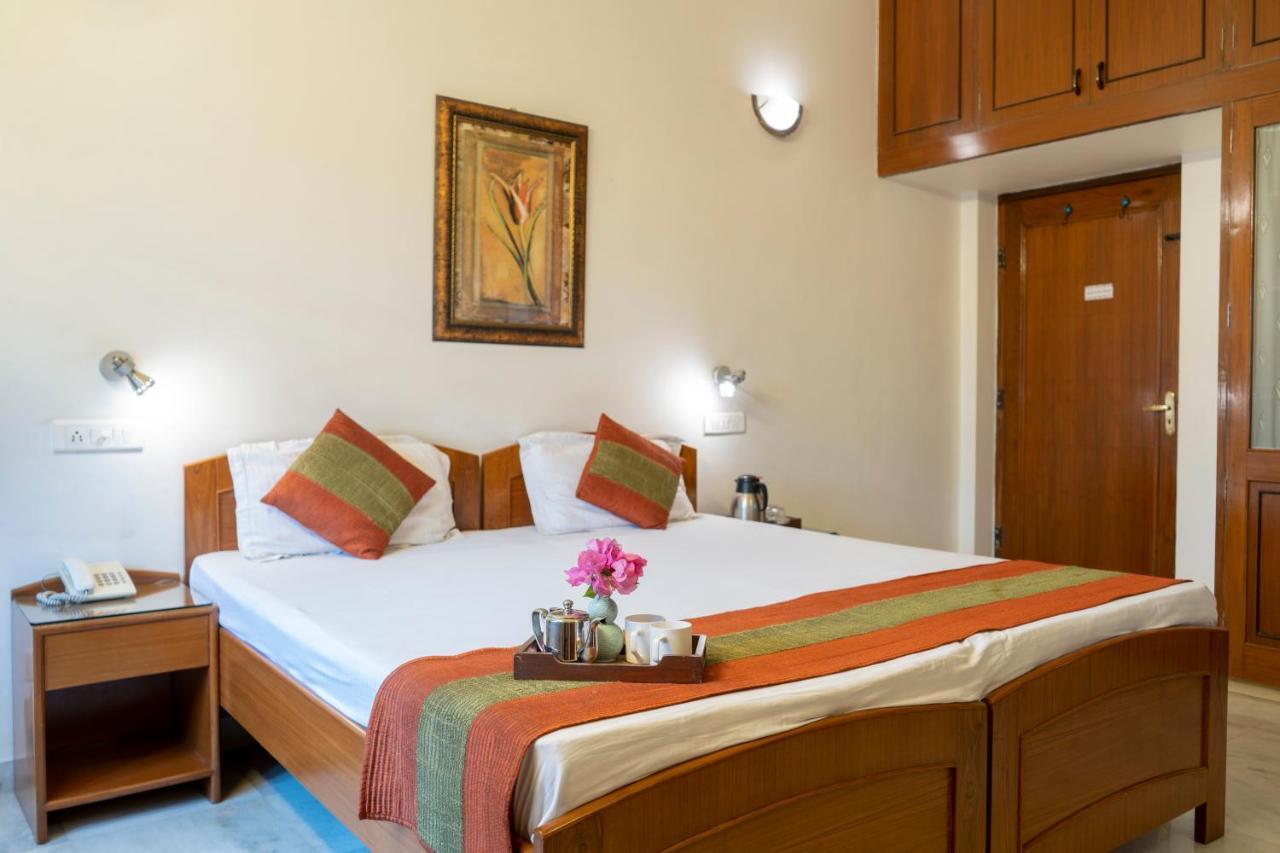 Giri Homestay By Vista Rooms ジャイプール エクステリア 写真